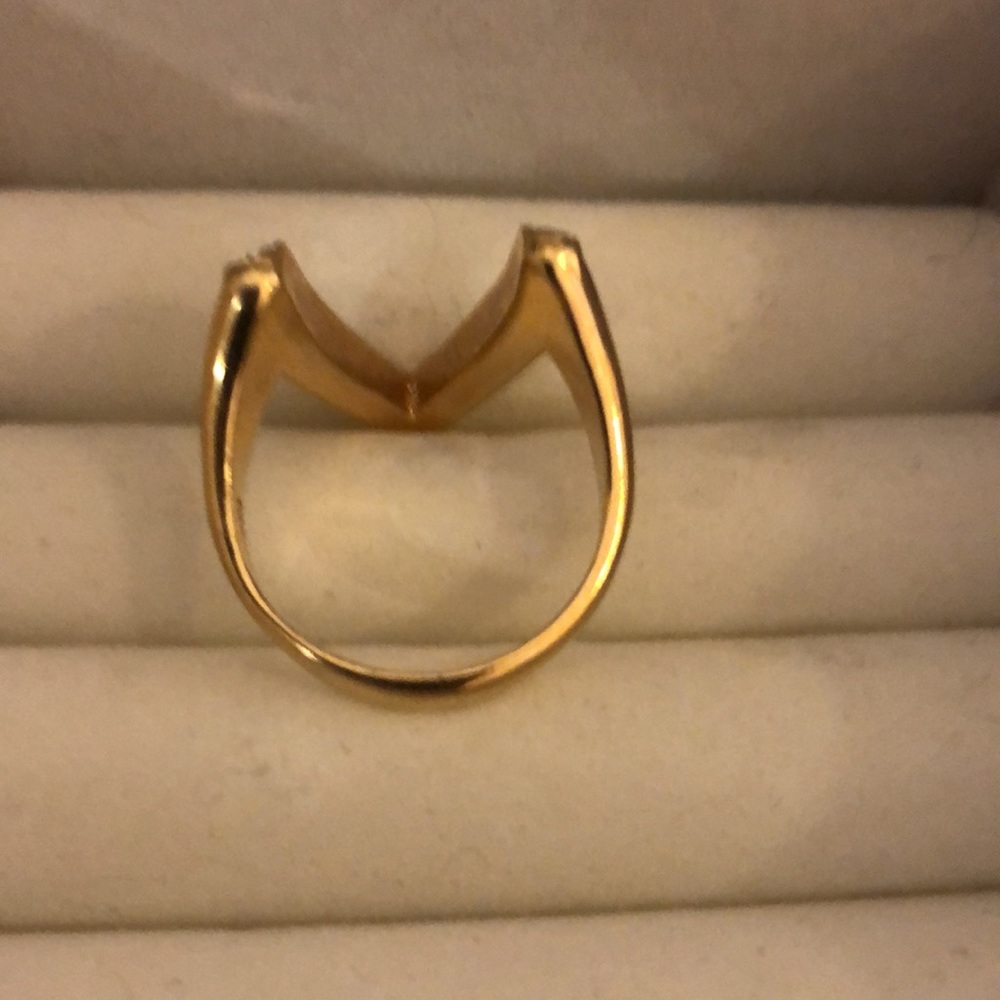 VTG Gold Tone Large V crystals that stand out to make this more noticeable SZ 8 - Picture 7 of 8